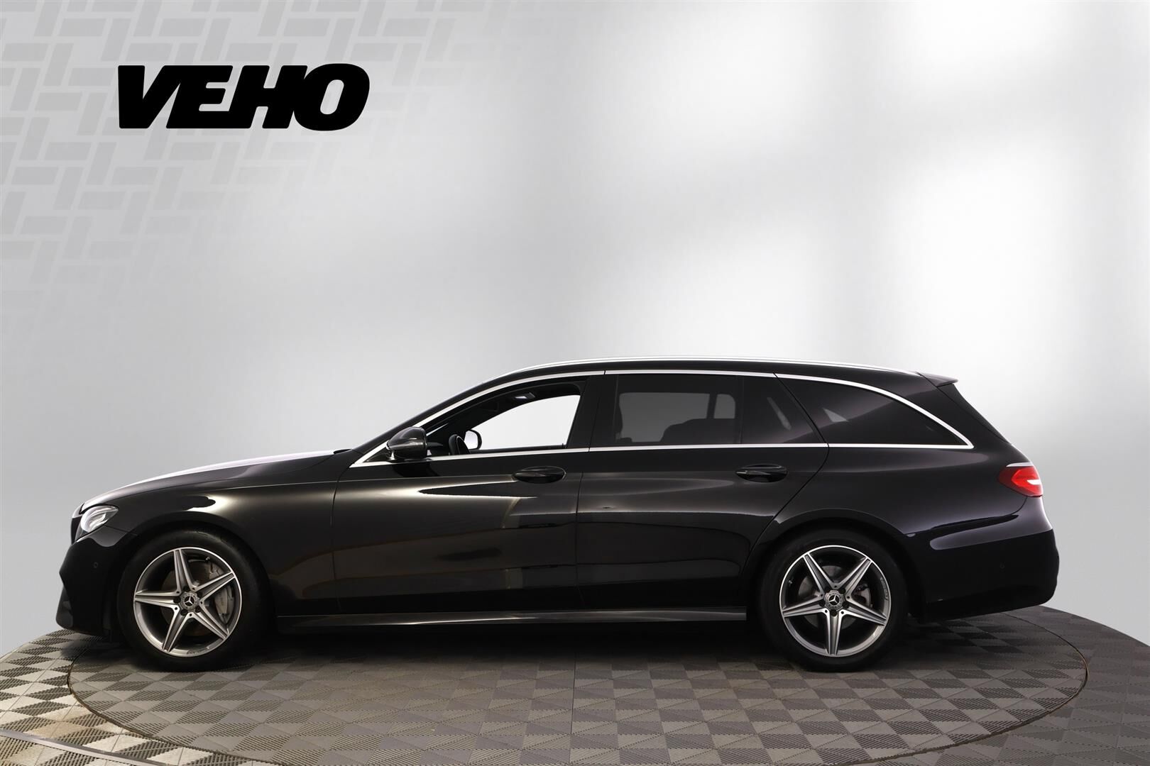 Mercedes-Benz E 220 d T A Business AMG 2020, bild 2/38