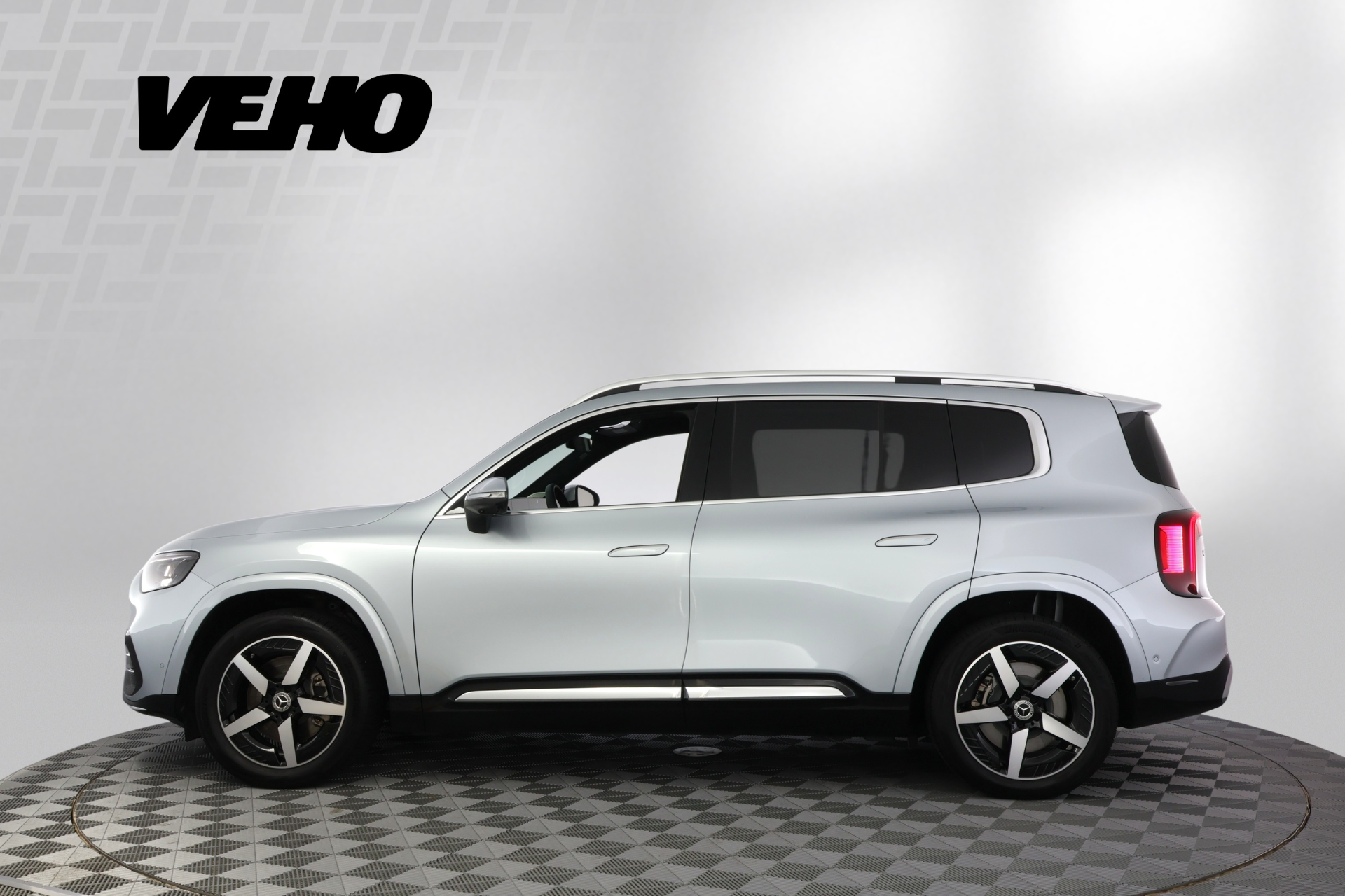 Mercedes-Benz GLB 2026, photo 2/13
