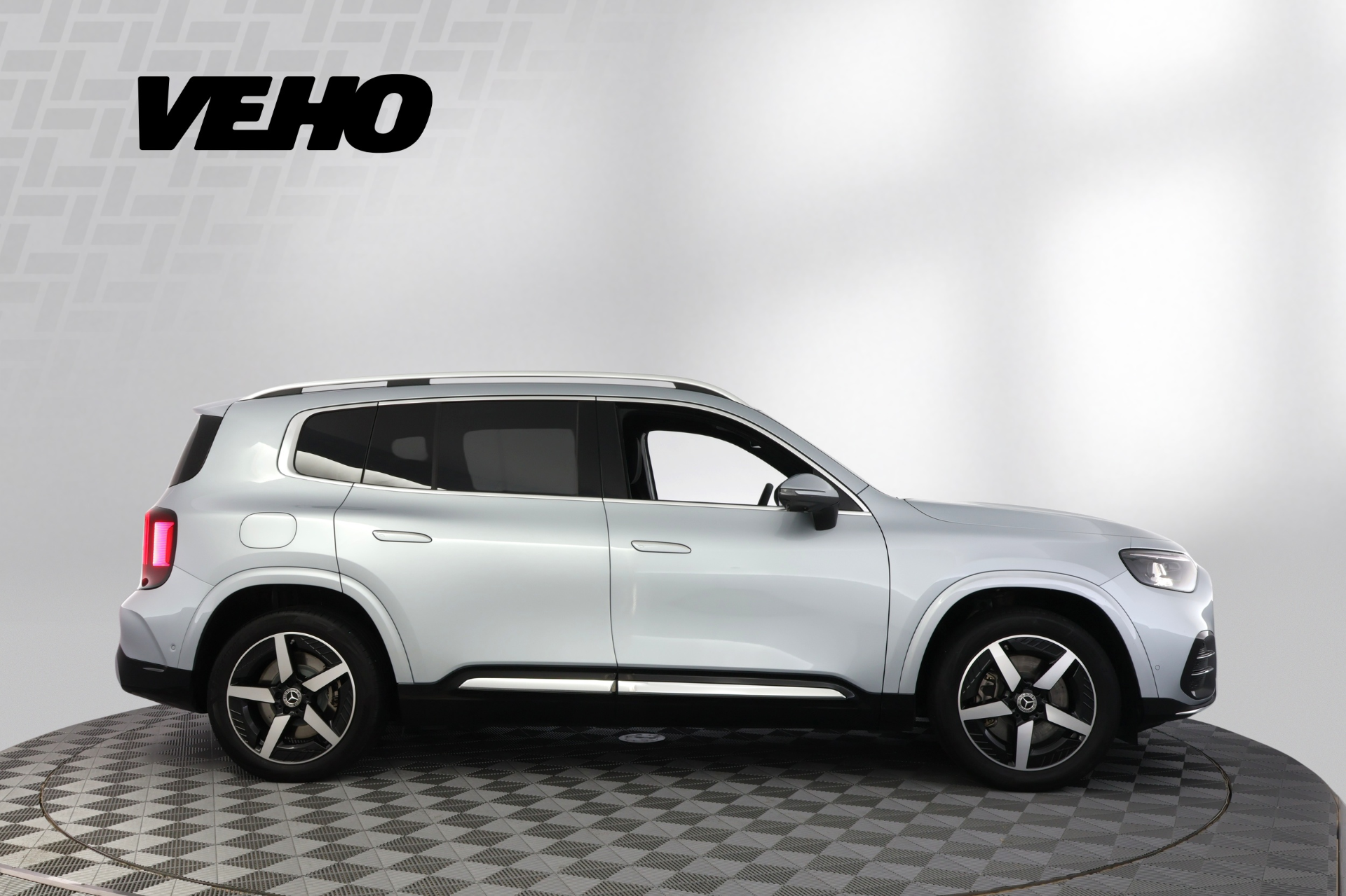 Mercedes-Benz GLB 2026, photo 6/13