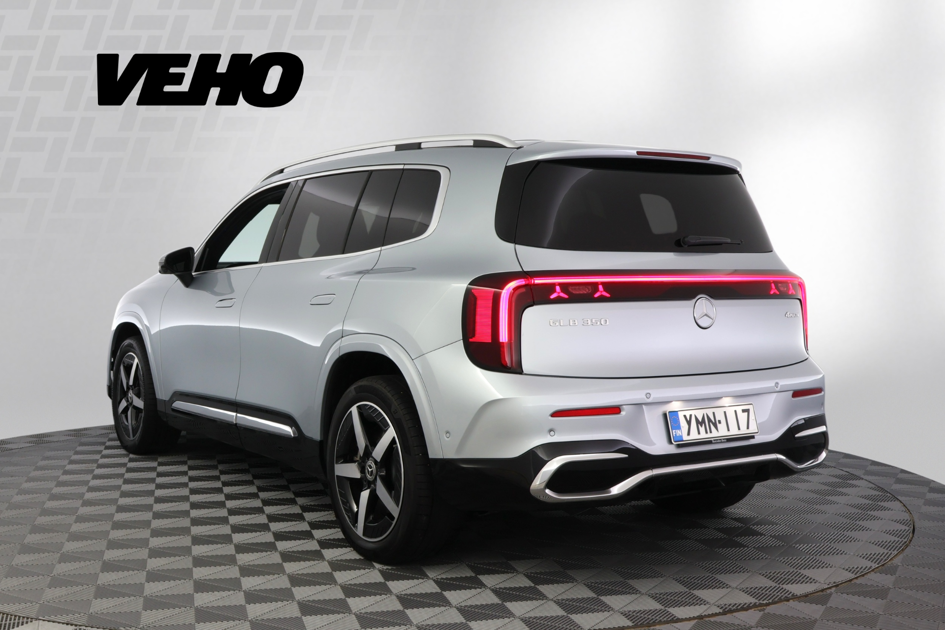 Mercedes-Benz GLB 2026, photo 3/13