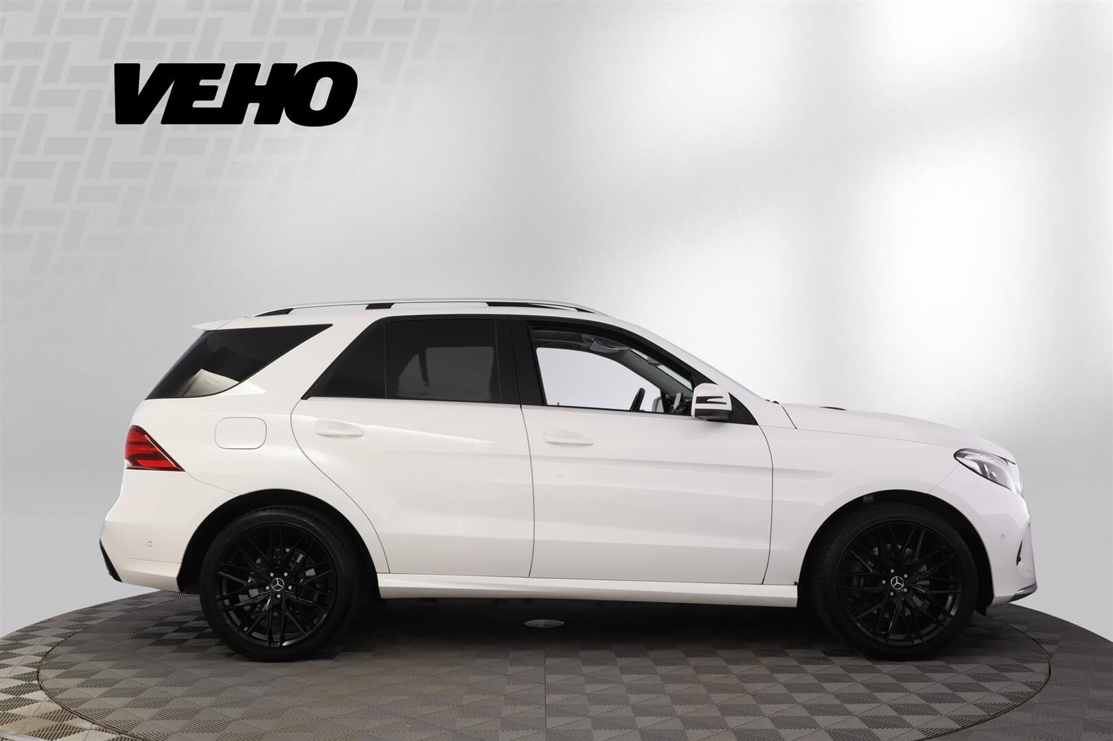 Mercedes-Benz GLE 2015, kuva 6/38