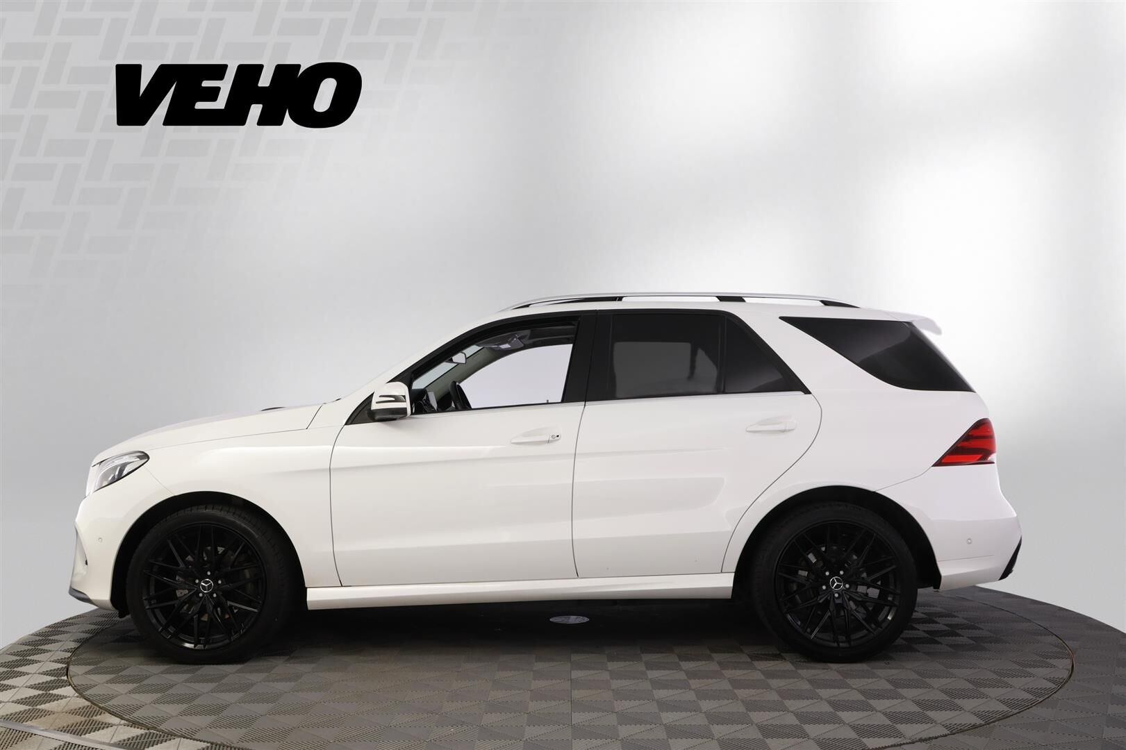 Mercedes-Benz GLE 2015, kuva 2/38