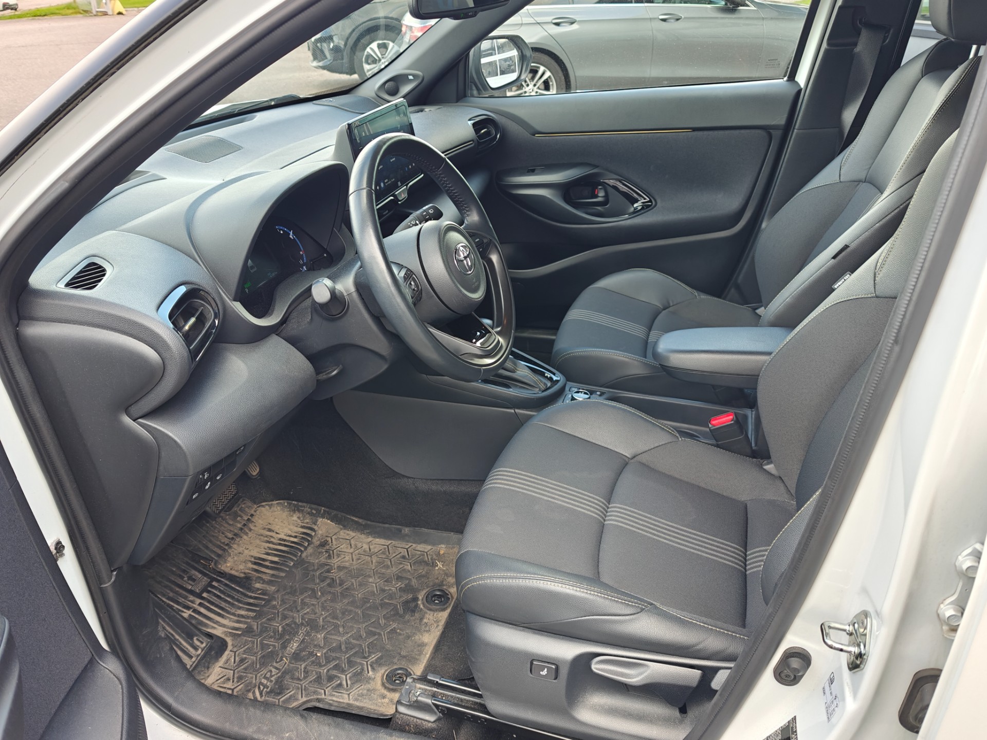 Toyota Yaris Cross 2023, photo 3/4