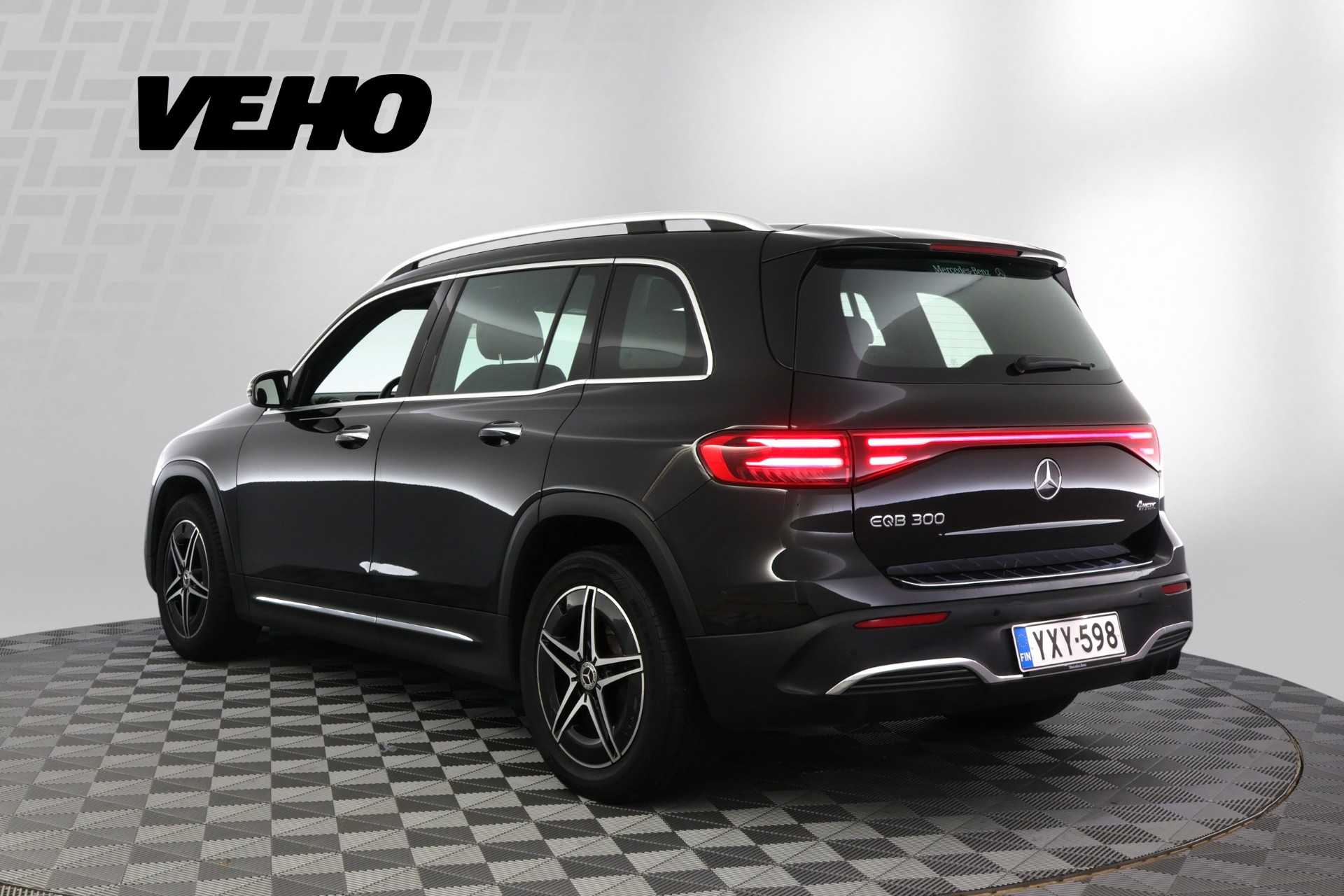 Mercedes-Benz EQB 300 4MATIC AMG Line 2024, kuva 3/28