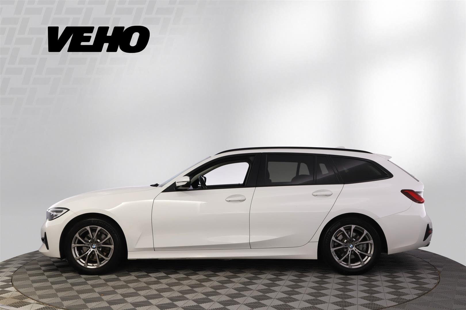 BMW 320 2021, kuva 2/33