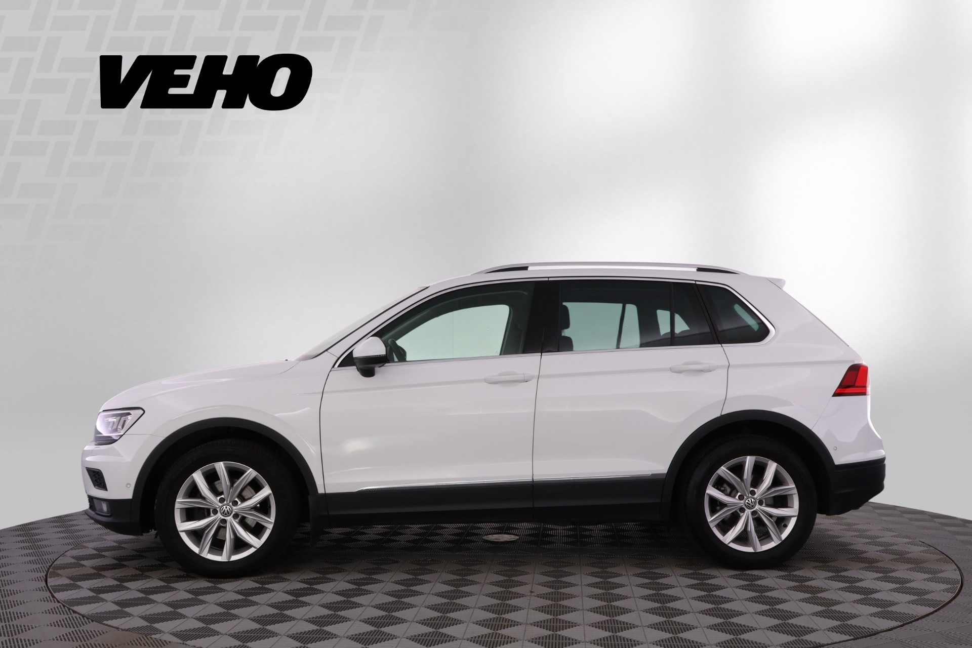 Volkswagen Tiguan 2018, photo 2/23