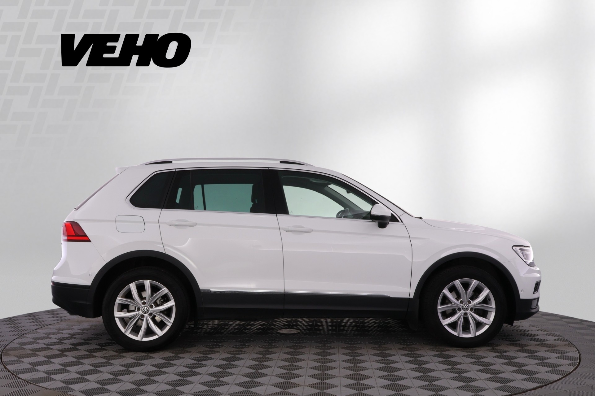 Volkswagen Tiguan 2018, photo 6/23