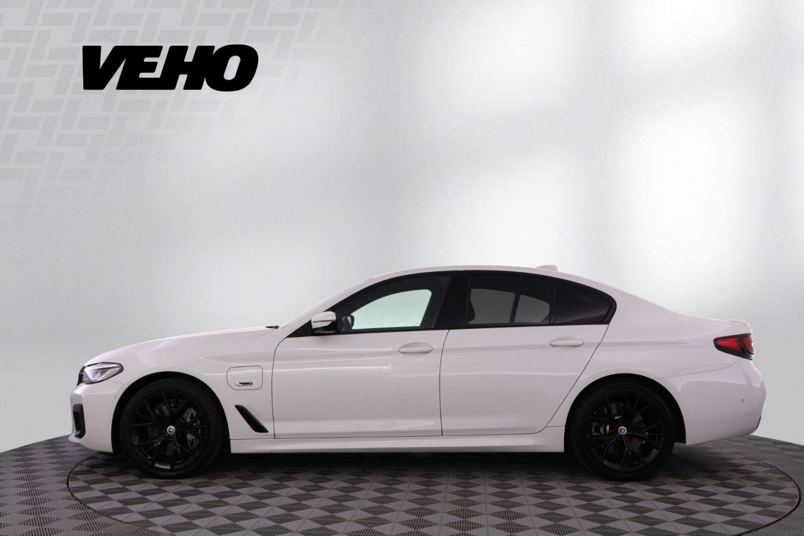 BMW 545 2022, bild 2/24