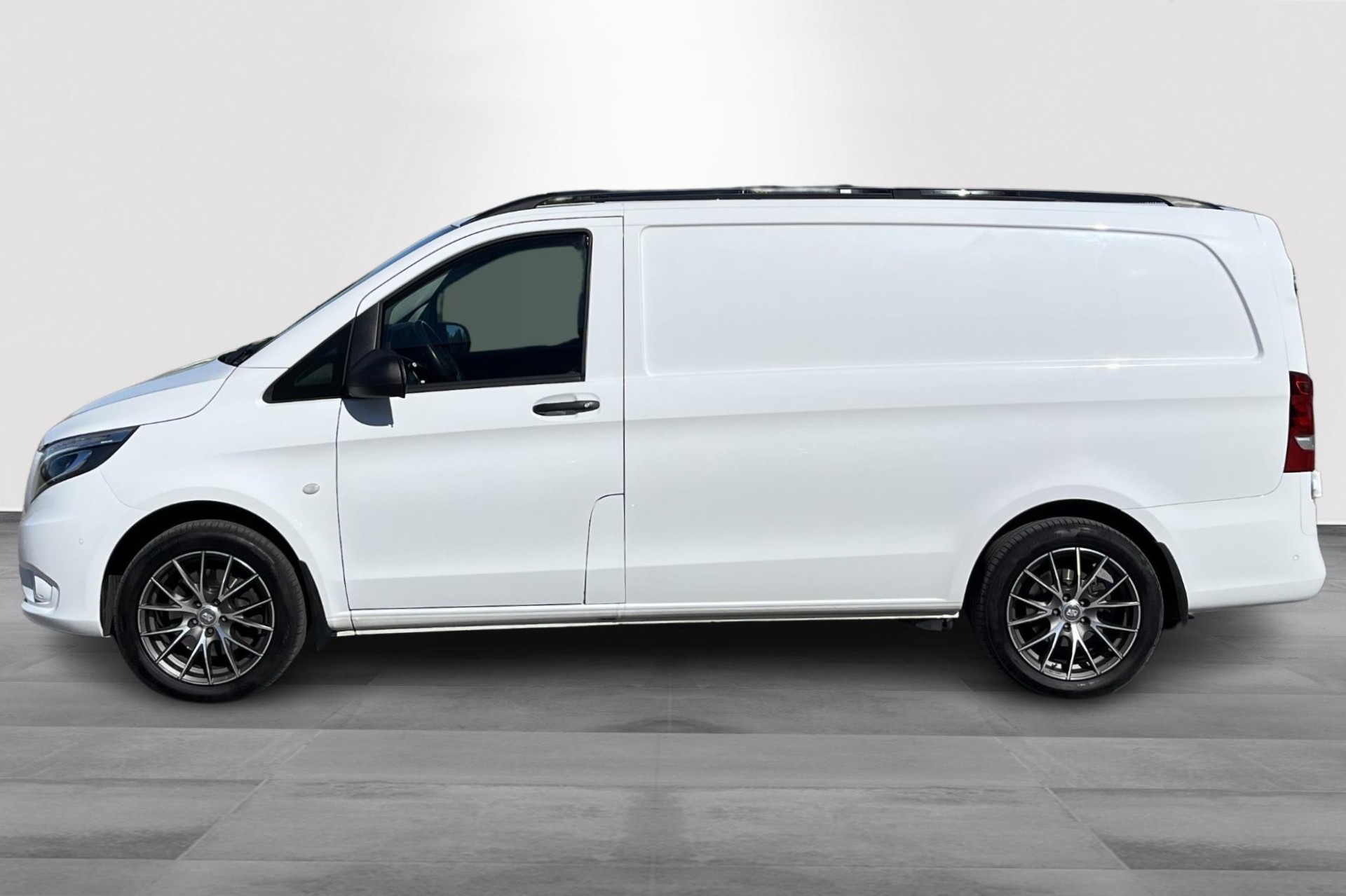 Mercedes-Benz Vito 116CDI 4x4 keskipitkä 2021, kuva 2/17