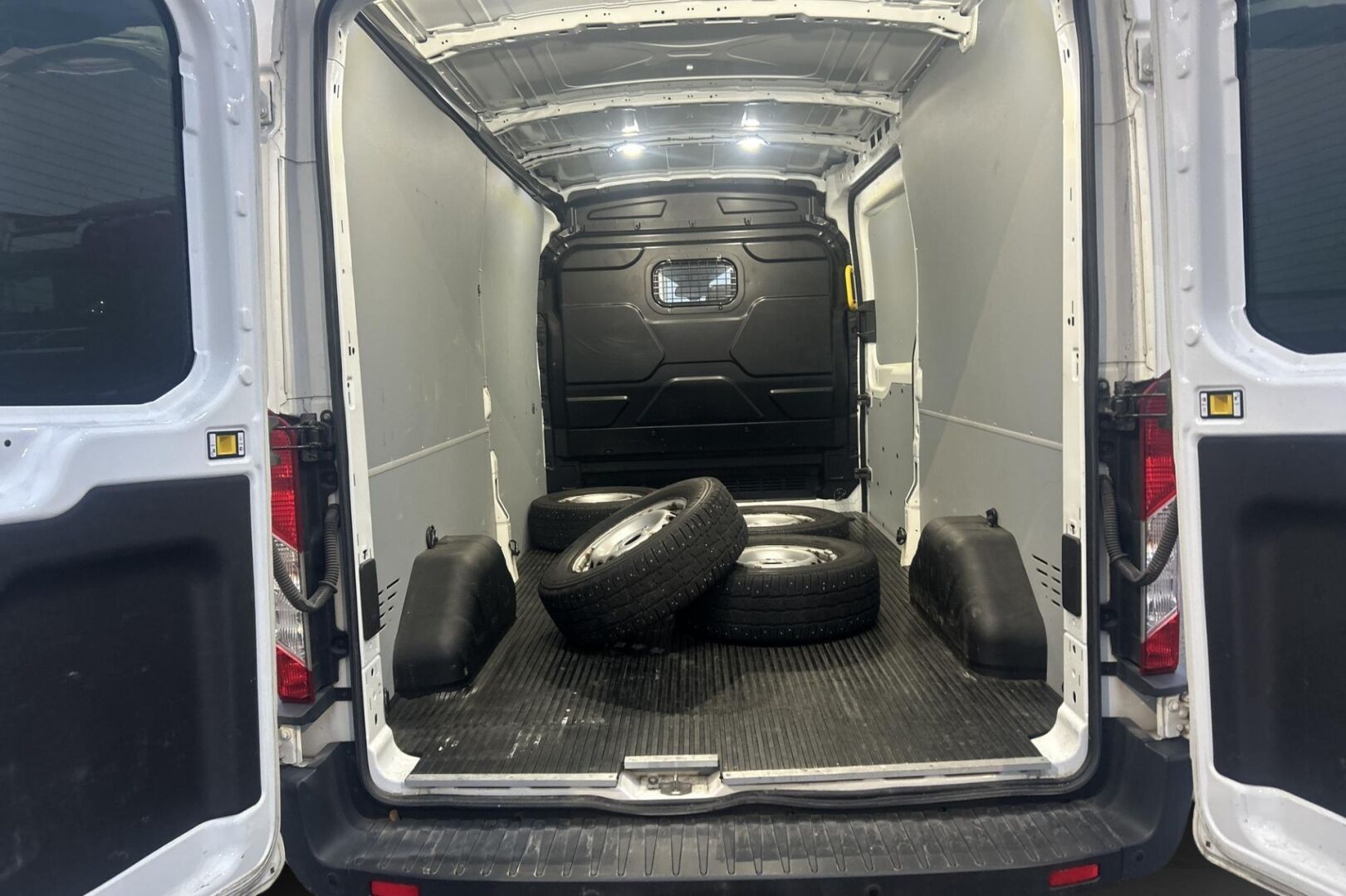Ford Transit Van 350 2,0 TDCi 130 hv M6 2018, kuva 8/8