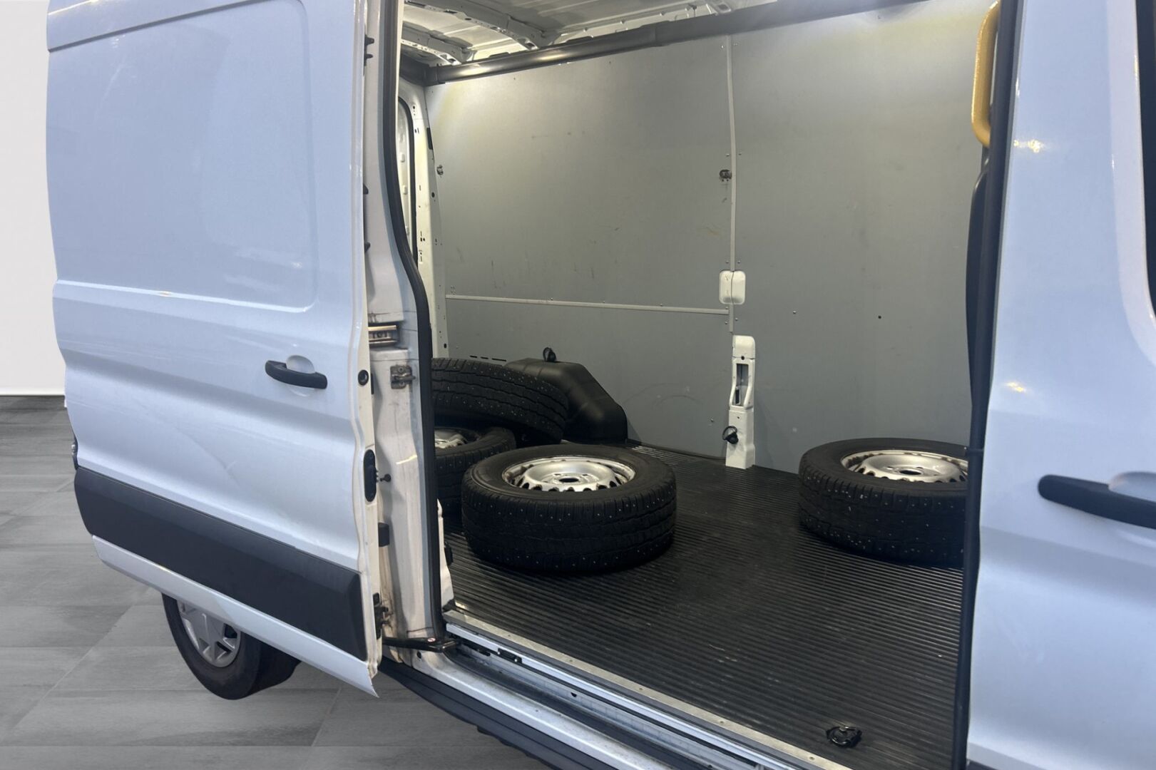 Ford Transit Van 350 2,0 TDCi 130 hv M6 2018, kuva 7/8