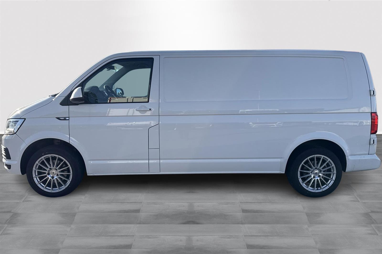 Volkswagen Transporter 2018, kuva 2/15