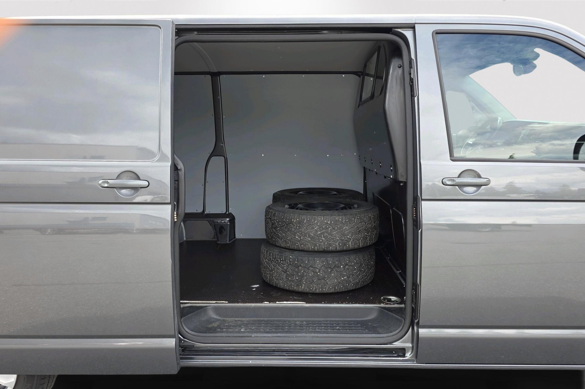 Volkswagen Transporter 2023, kuva 5/19
