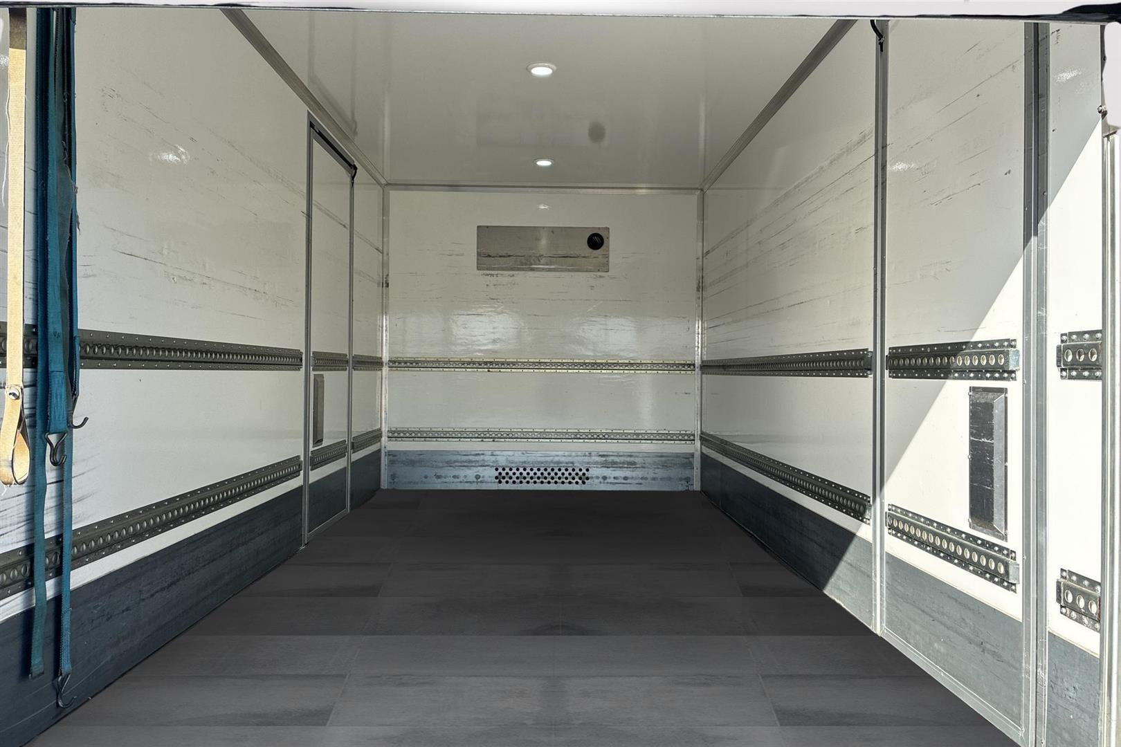 Mercedes-Benz Sprinter 2023, photo 5/11