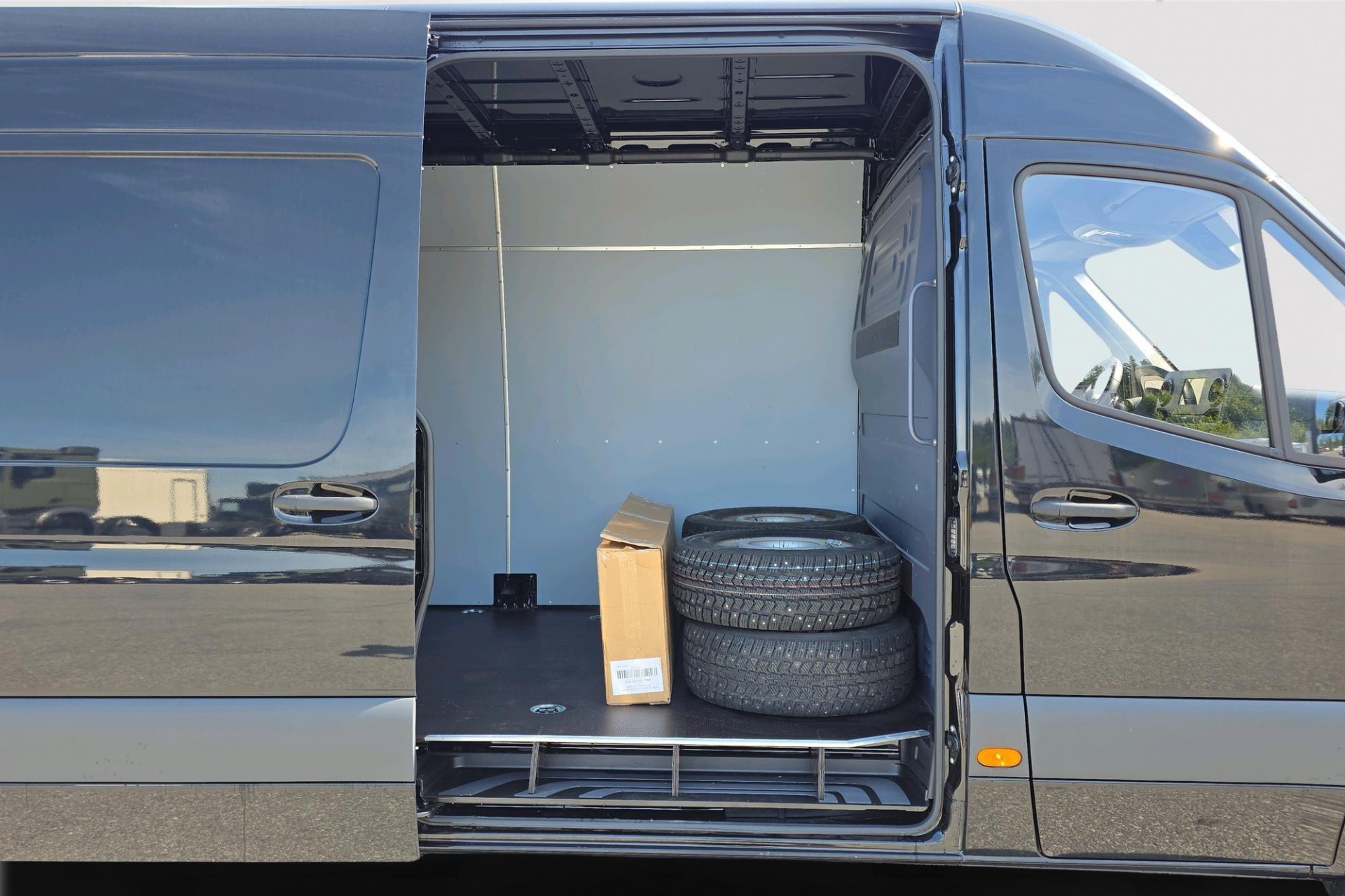 Mercedes-Benz Sprinter 2025, photo 5/17