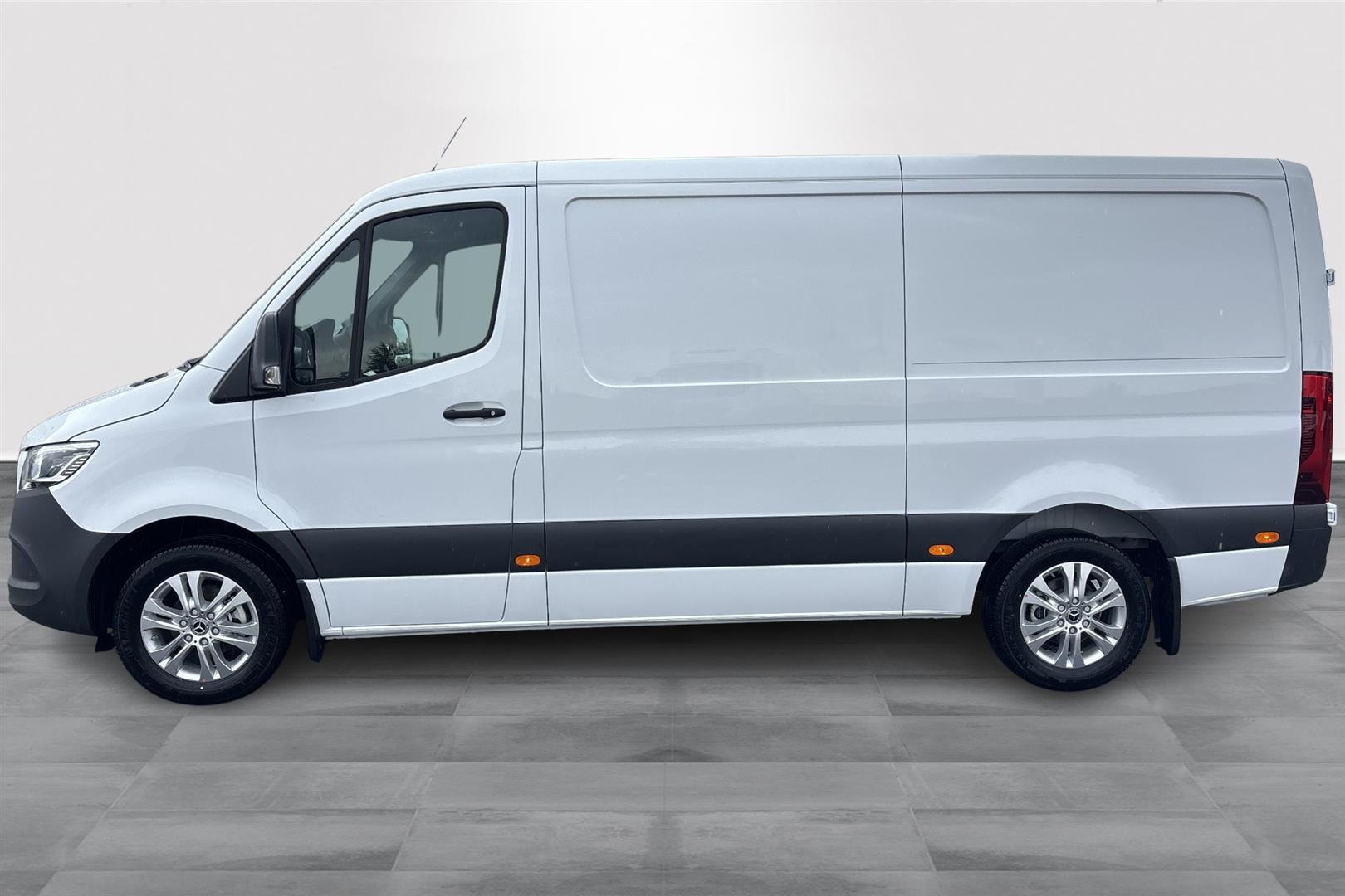 Mercedes-Benz Sprinter 2026, photo 2/9