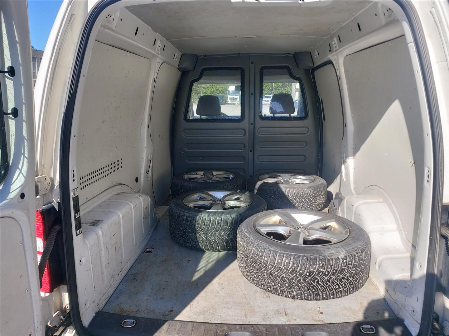 Volkswagen Caddy Maxi 2013, photo 5/20