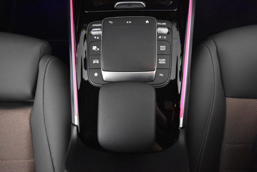 Mercedes-Benz EQB 2022 300 4Matic Business / Electric Art / 7 paikainen / Keyless-Go / Navi / ** 2 vuoden takuu **