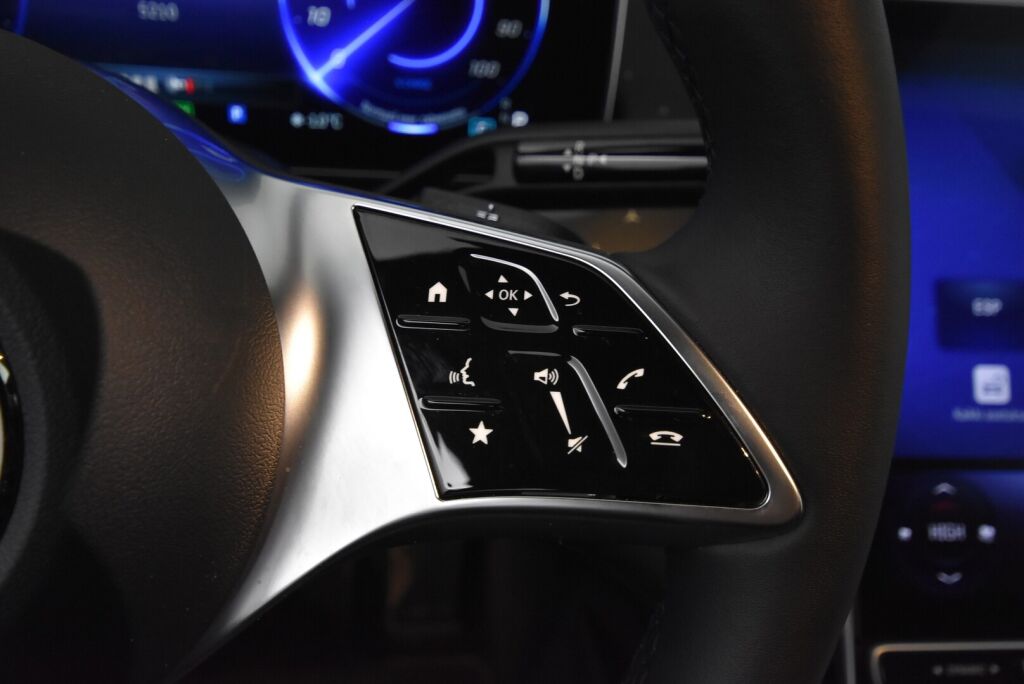 Mercedes-Benz EQE 2022 350 AMG + Advanced Plus, Panorama, Burmester, Digital Light