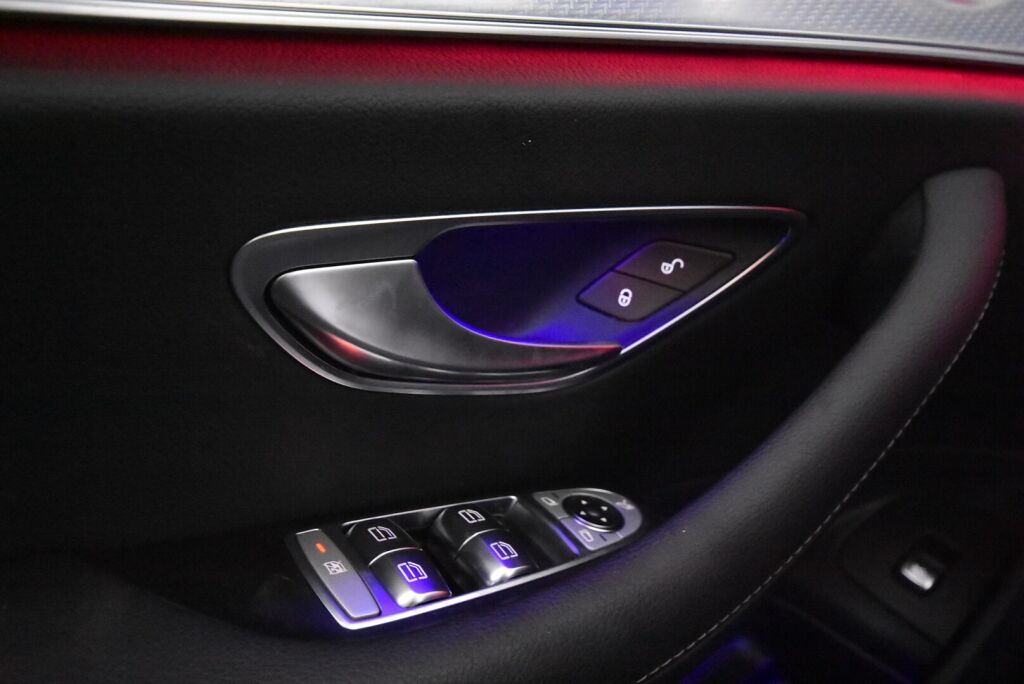 Mercedes-Benz E 2020 300 de T A Business Avantgarde + Panorama, Ajoavustimet, Muistipaketti, Burmester, Keyless Go