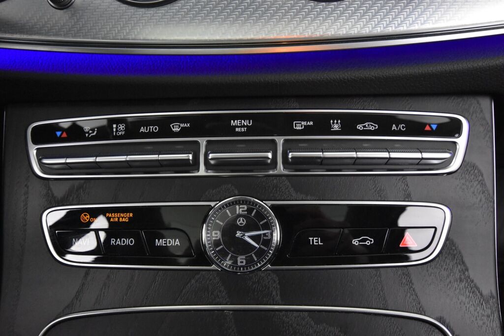 Mercedes-Benz E 2020 300 de T A Business Avantgarde + Panorama, Ajoavustimet, Muistipaketti, Burmester, Keyless Go