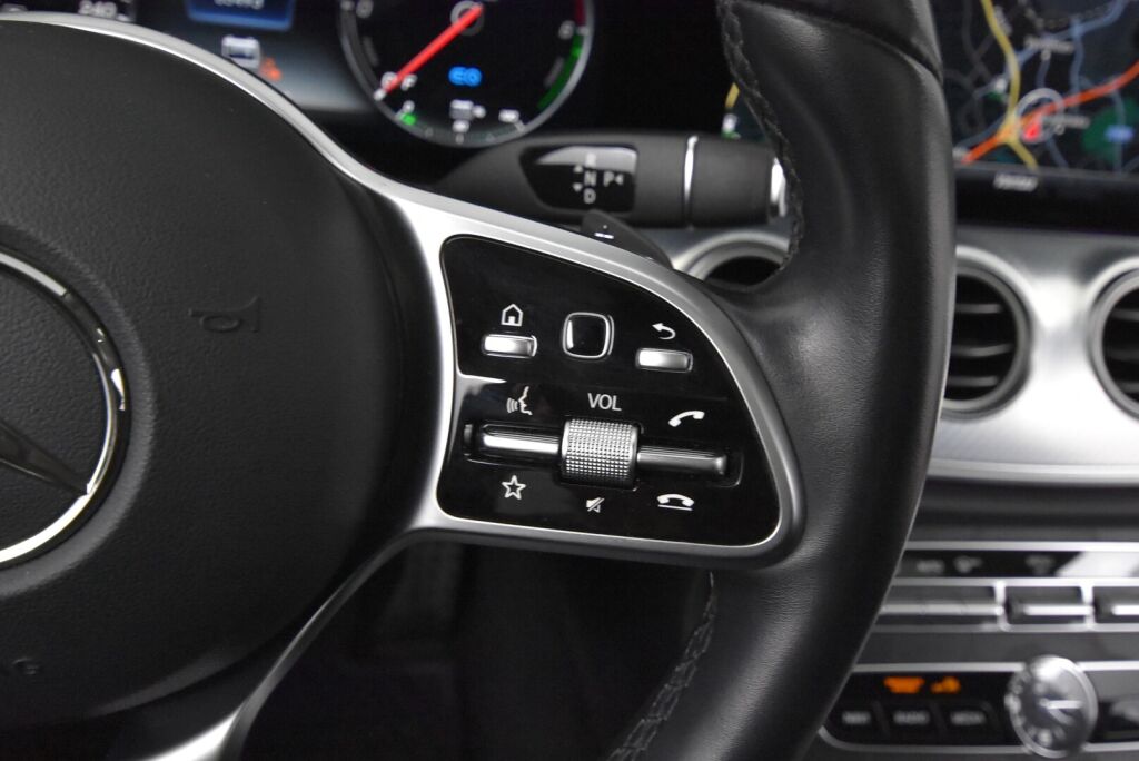 Mercedes-Benz E 2020 300 de T A Business Avantgarde + Panorama, Ajoavustimet, Muistipaketti, Burmester, Keyless Go