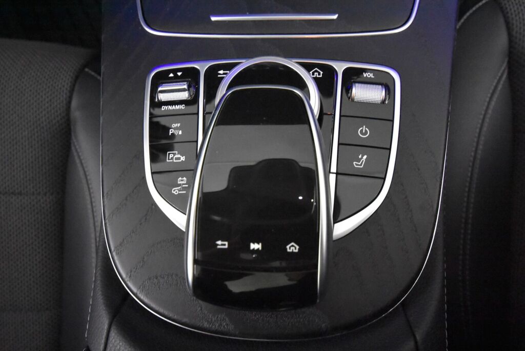 Mercedes-Benz E 2020 300 de T A Business Avantgarde + Panorama, Ajoavustimet, Muistipaketti, Burmester, Keyless Go