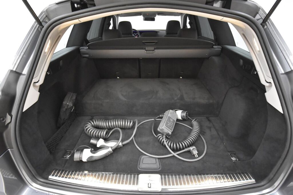 Mercedes-Benz E 2020 300 de T A Business Avantgarde + Panorama, Ajoavustimet, Muistipaketti, Burmester, Keyless Go