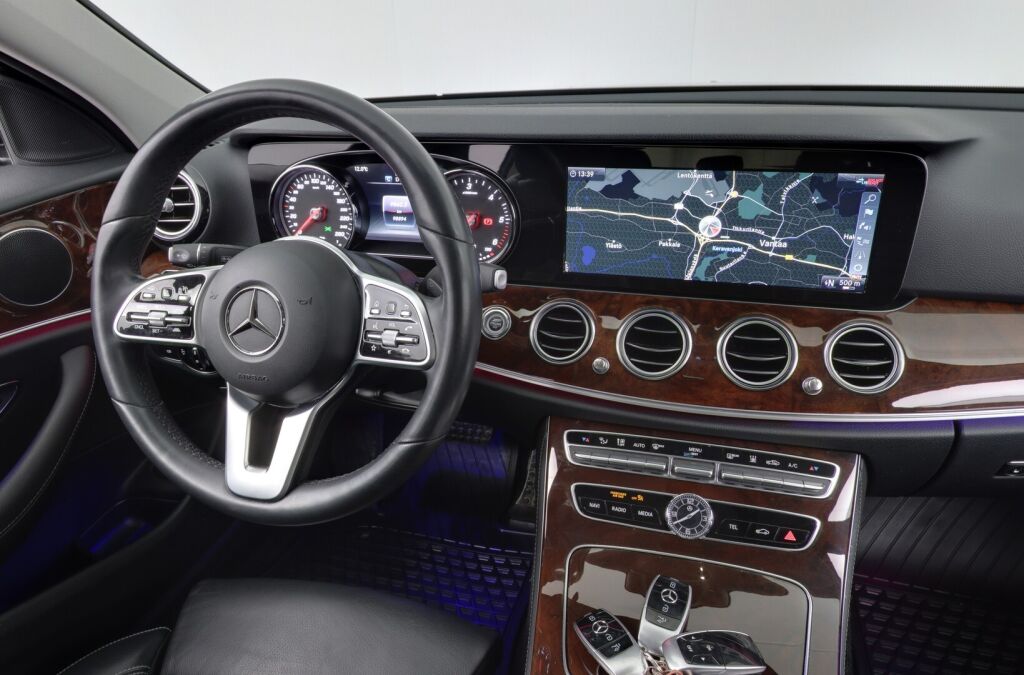 Mercedes-Benz E 2019 400 d 4Matic A Premium Business / Distronic / Webasto / Navi / ** 2 vuoden takuu **