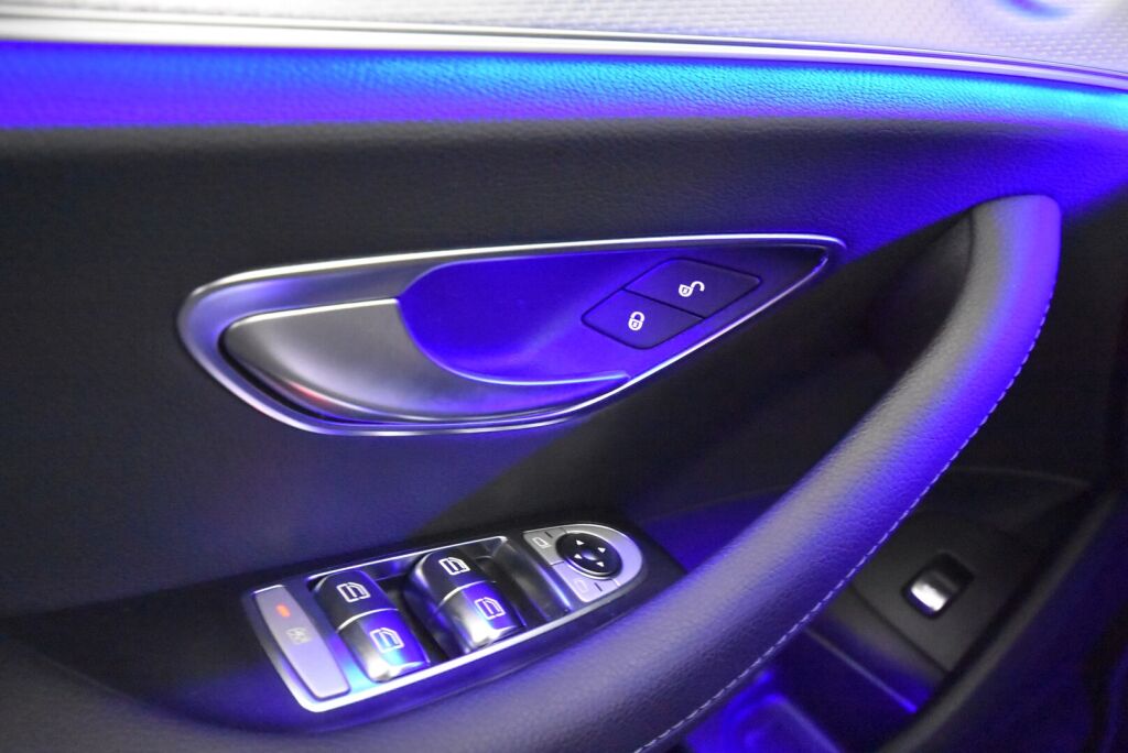 Mercedes-Benz E 2019 300 e A eQ Power Edition One ** 2 vuoden takuu **