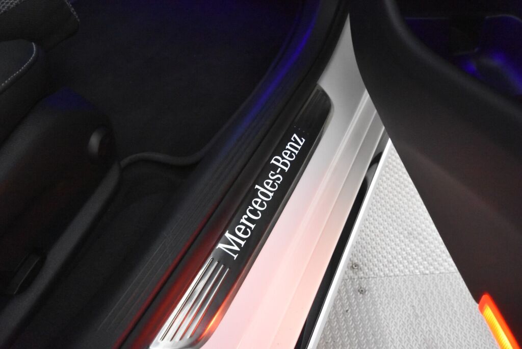 Mercedes-Benz E 2019 300 e A eQ Power Edition One ** 2 vuoden takuu **