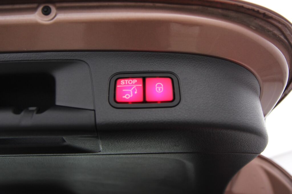 Mercedes-Benz EQA 2021 250 Electric Art + Distronic, Koukku, Navi