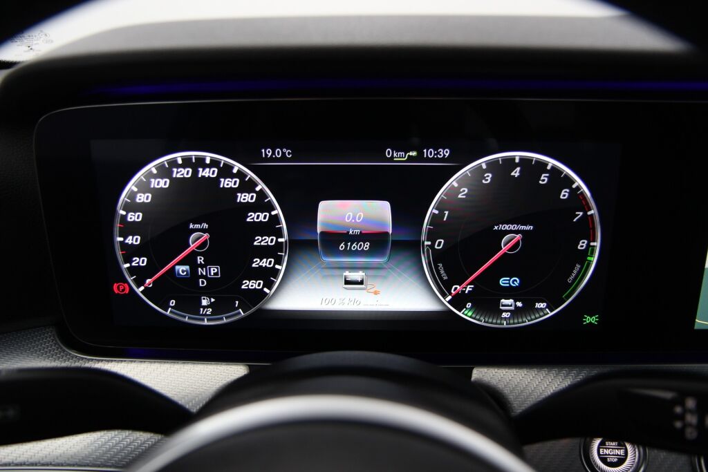 Mercedes-Benz E 2019 300 e A eQ Power Business Avantgarde Edition +Multibeam, Navi