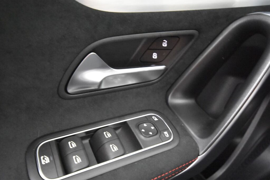 Mercedes-Benz A 2023 180 A sedan AMG Line ** Uusi auto nopeaan toimitukseen **