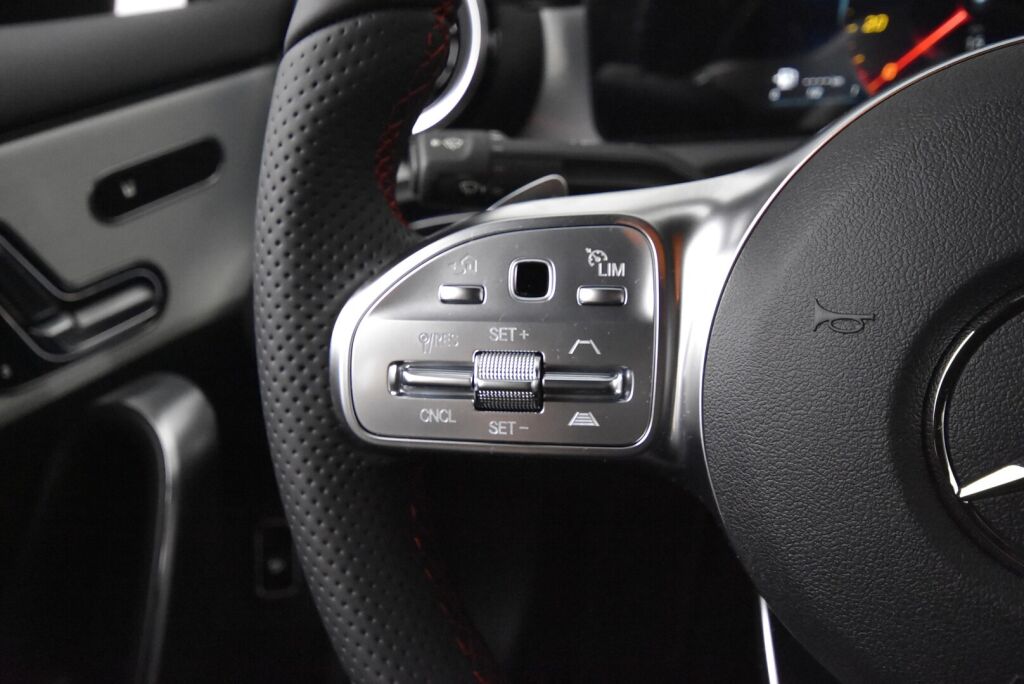 Mercedes-Benz A 2023 180 A sedan AMG Line ** Uusi auto nopeaan toimitukseen **