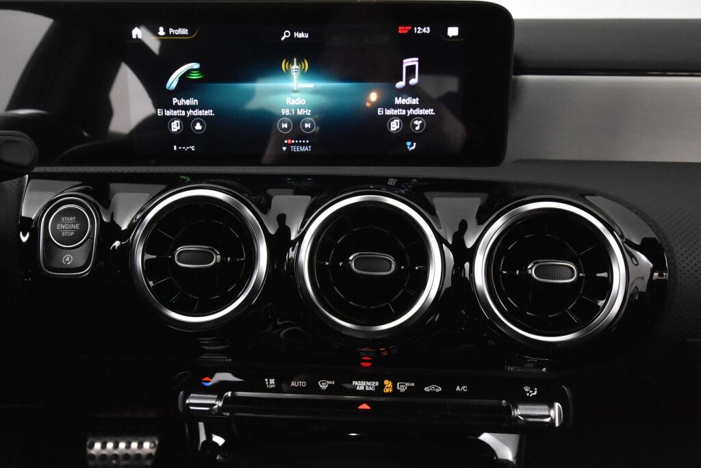 Mercedes-Benz A 2023 180 A sedan AMG Line ** Uusi auto nopeaan toimitukseen **