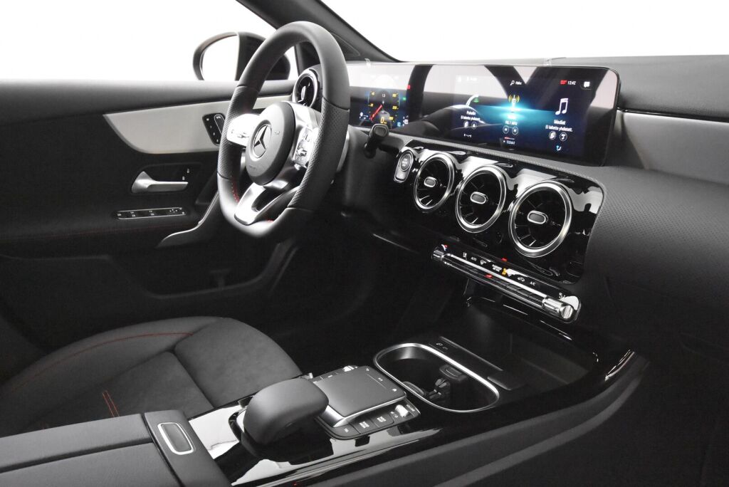 Mercedes-Benz A 2023 180 A sedan AMG Line ** Uusi auto nopeaan toimitukseen **