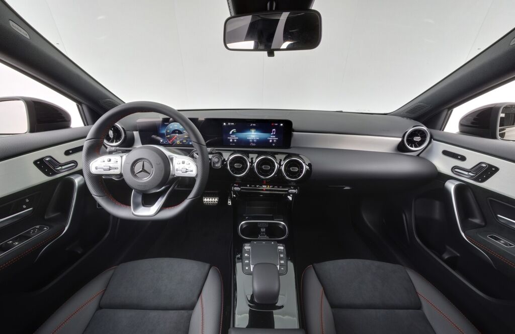 Mercedes-Benz A 2023 180 A sedan AMG Line ** Uusi auto nopeaan toimitukseen **