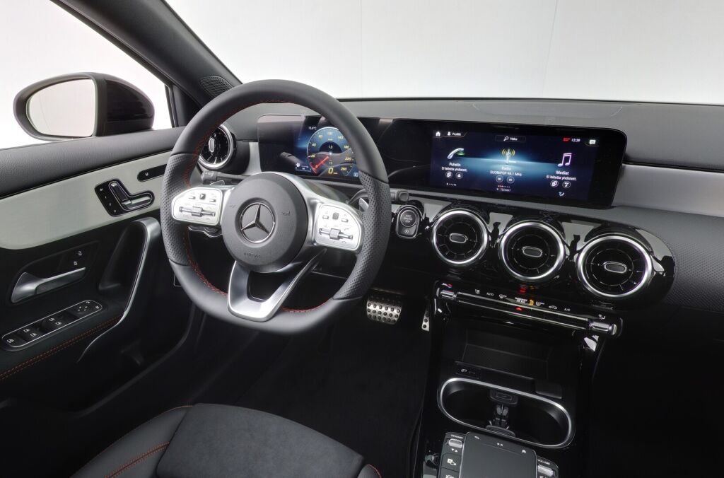 Mercedes-Benz A 2023 180 A sedan AMG Line ** Uusi auto nopeaan toimitukseen **