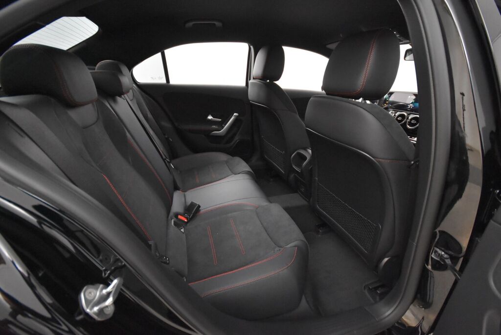 Mercedes-Benz A 2023 180 A sedan AMG Line ** Uusi auto nopeaan toimitukseen **