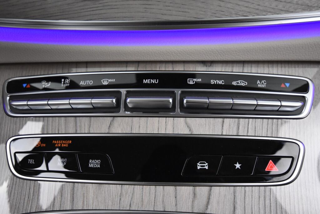 Mercedes-Benz E 2021 200 4Matic A Cabriolet