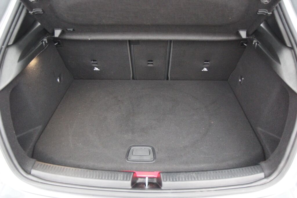Mercedes-Benz A 2021 250 e A EQ Power Business Style +Distronic, Navi