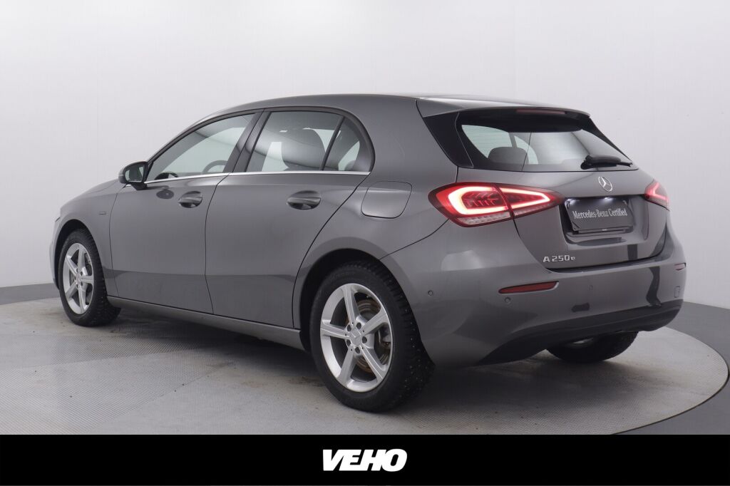 Mercedes-Benz A 2021 250 e A EQ Power Business Style +Distronic, Navi