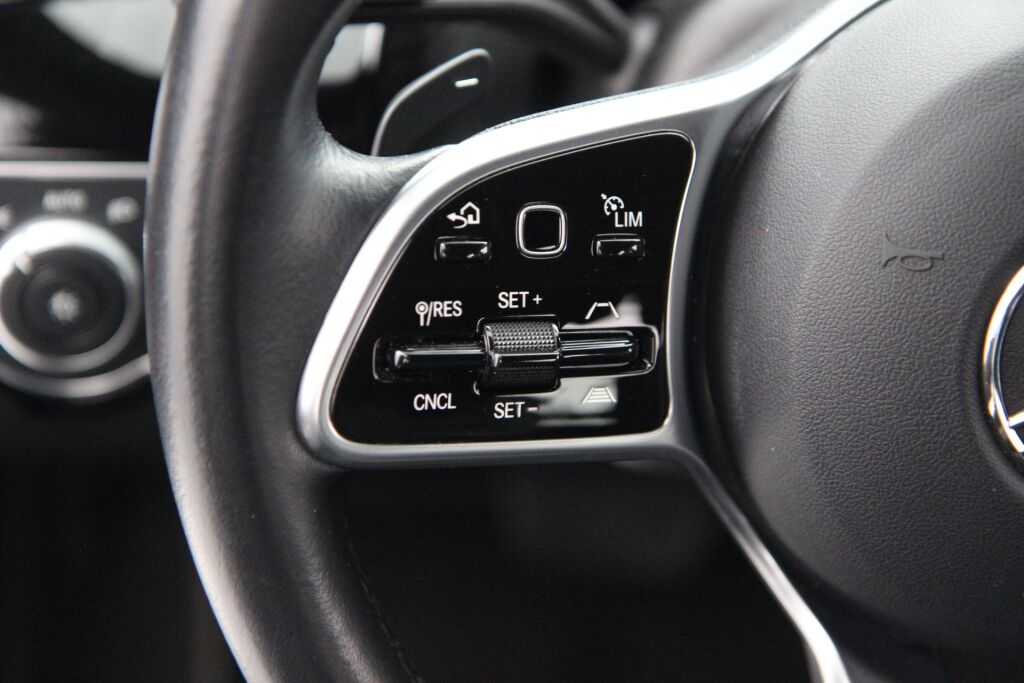 Mercedes-Benz A 2021 250 e A EQ Power Business Style +Distronic, Navi