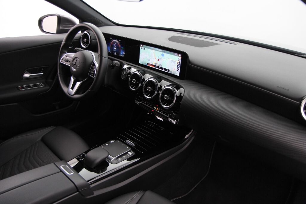 Mercedes-Benz A 2021 250 e A EQ Power Business Style +Distronic, Navi