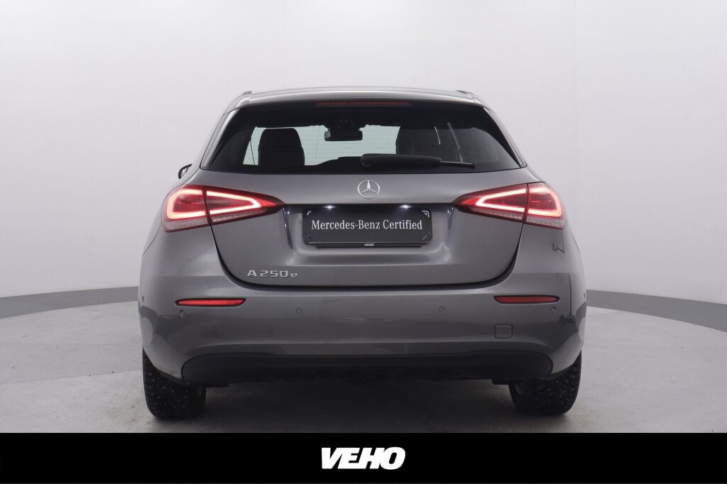 Mercedes-Benz A 2021 250 e A EQ Power Business Style +Distronic, Navi