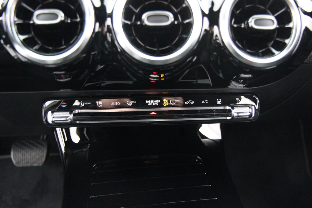 Mercedes-Benz A 2021 250 e A EQ Power Business Style +Distronic, Navi