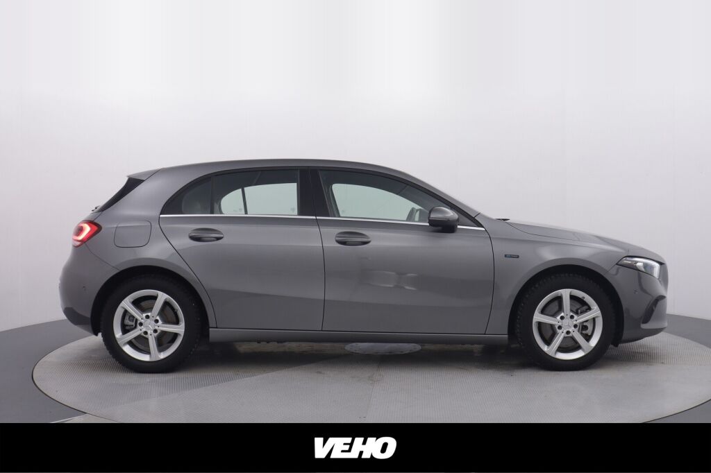 Mercedes-Benz A 2021 250 e A EQ Power Business Style +Distronic, Navi