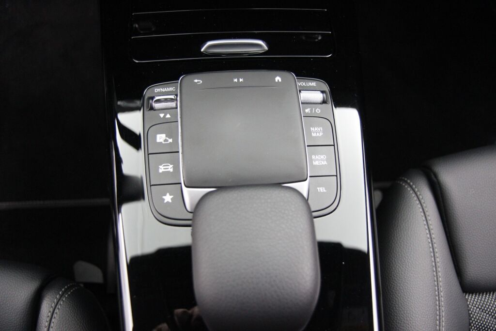 Mercedes-Benz A 2021 250 e A EQ Power Business Style +Distronic, Navi