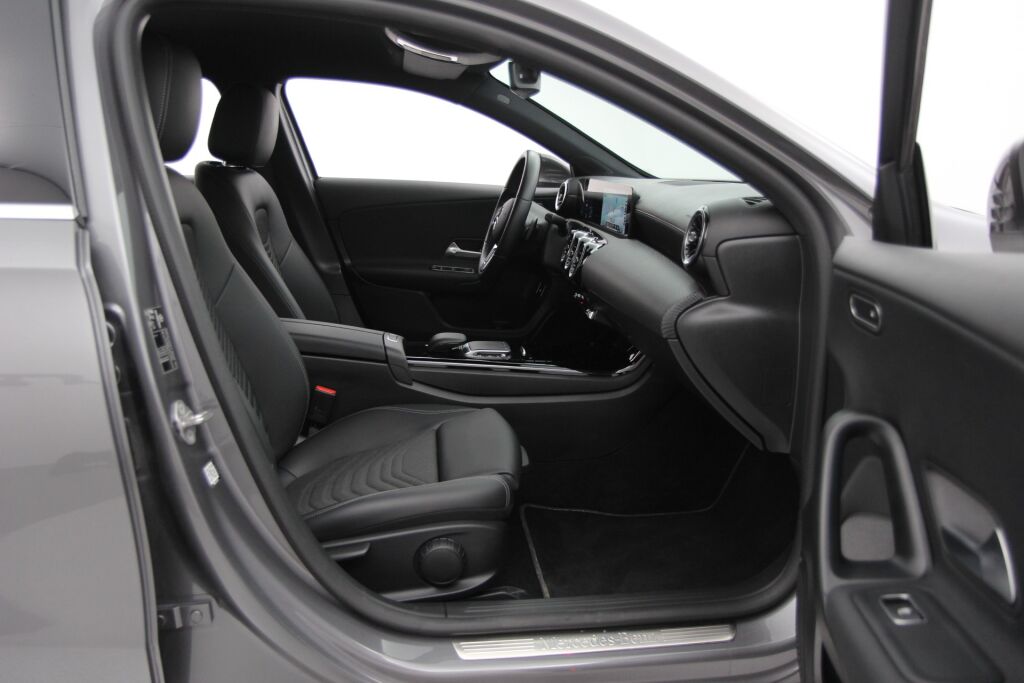 Mercedes-Benz A 2021 250 e A EQ Power Business Style +Distronic, Navi